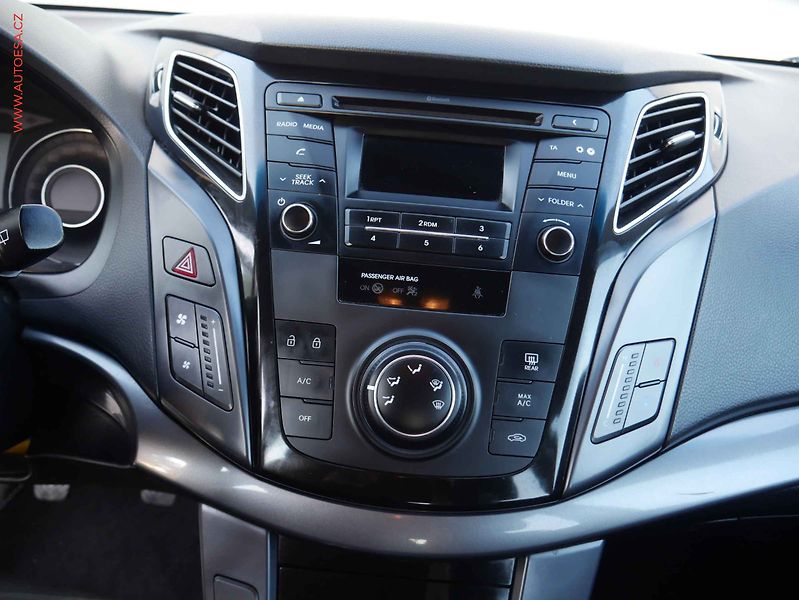 Hyundai i40 (2016) 1.6GDi, Xenon, AC - fotka 11 z 17