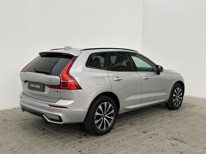 Volvo XC60 2.0  B4 4x4 PLUS  Black - fotka 6 z 29