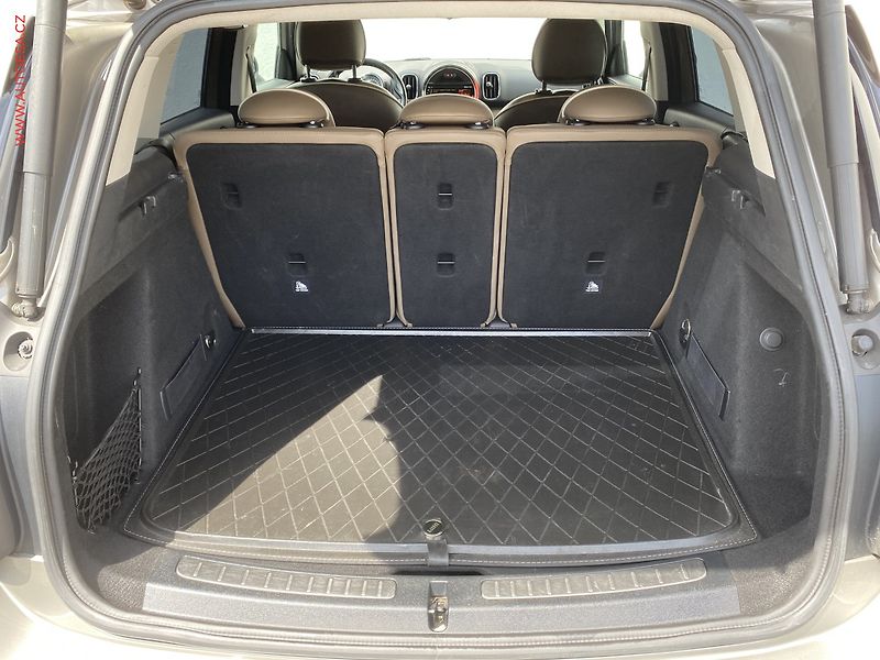 Mini Countryman (2017) 2.0 D 4x4, AT, navi, park - fotka 7 z 21