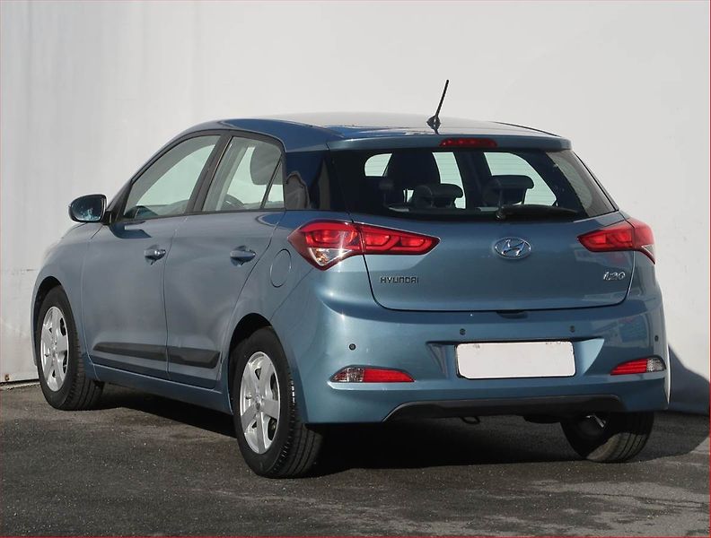 Hyundai i20 (2016) 1.2, Serv.kniha, Park. senzory - fotka 4 z 16