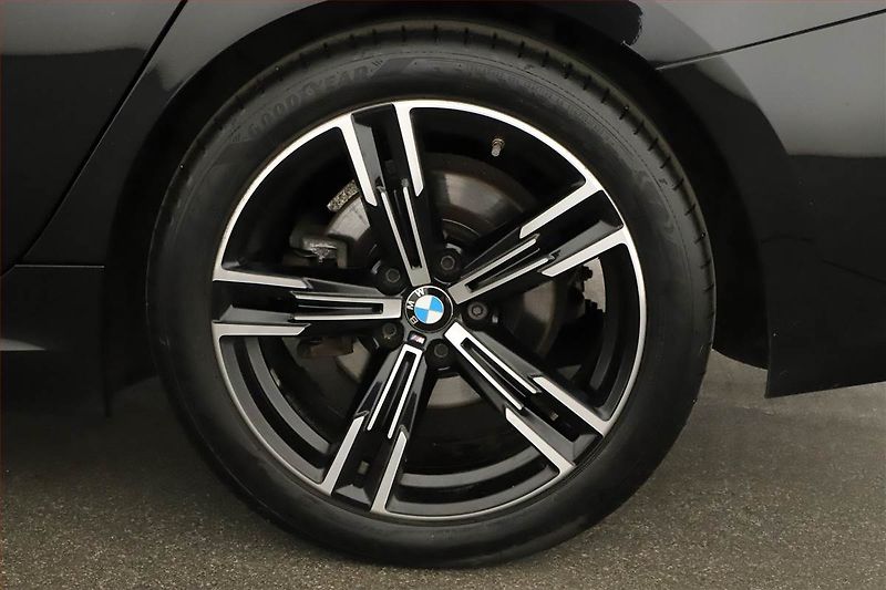 BMW Řada 3 (2023) M Sport 320 d xDrive - fotka 12 z 18