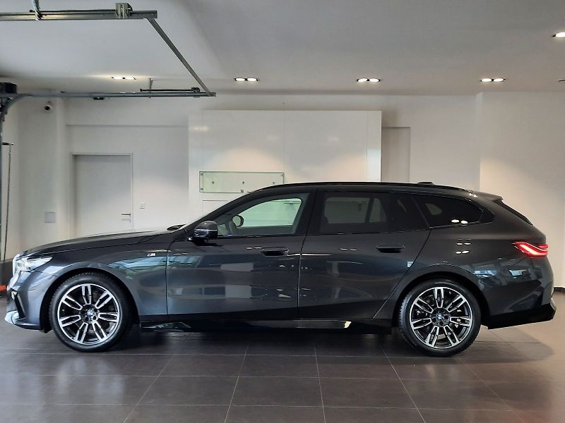 BMW Řada 5 (2025) 520d xDrive Touring M Sport - fotka 4 z 15