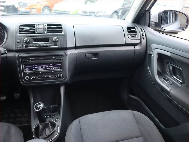 Škoda Fabia (2012) 1.2 TSI, Serv.kniha, Tempomat - fotka 8 z 16