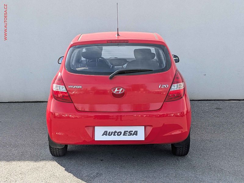 Hyundai i20 (2011) 1.2i, ČR, AC - fotka 5 z 13