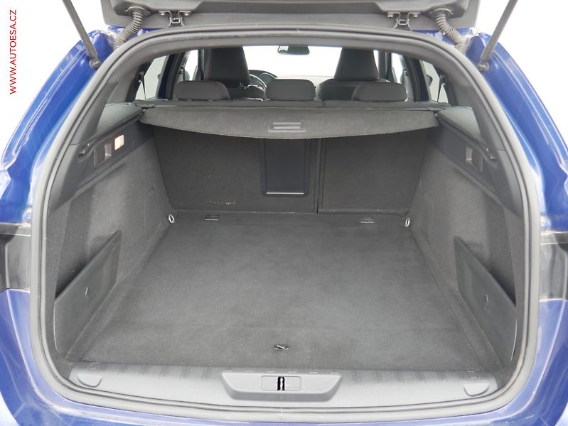 Peugeot 308 (2018) 1.2PT, GT Line, AT, LED - fotka 7 z 20