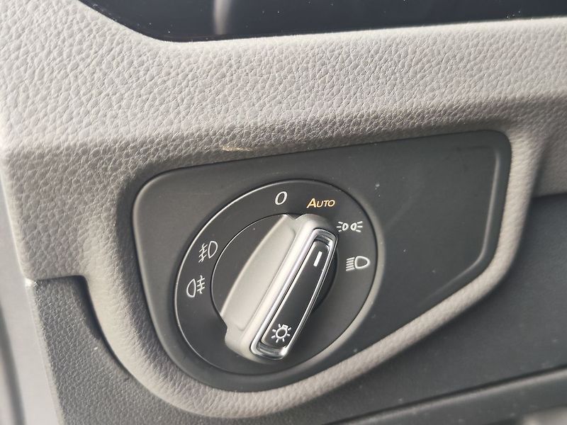Volkswagen Touran 2.0 TDI/110kW Comfortline - fotka 29 z 32