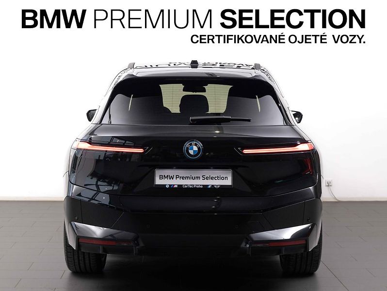 BMW iX xDrive40 - fotka 4 z 21