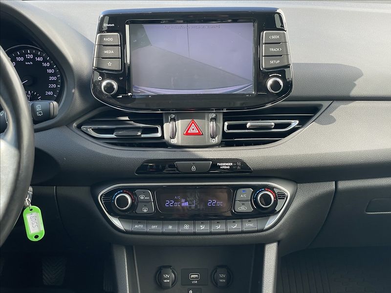 Hyundai i30 1,5 T-GDI Combi Family Smart - fotka 11 z 22