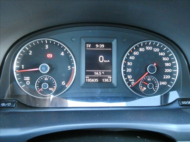 Volkswagen Touran 1,6 TDi 77kW 7.MÍST,navigace - fotka 33 z 43