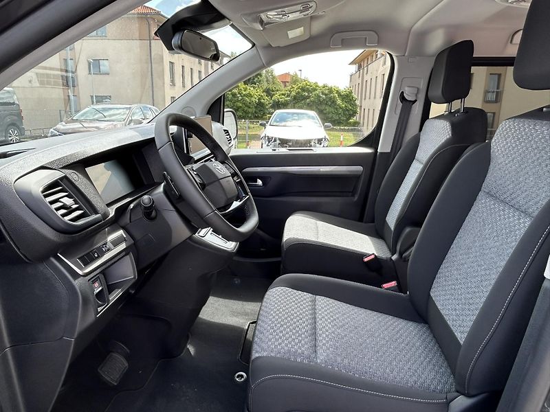 Toyota ProAce Verso (2025) L2 FAMILY 2,0D AT8 8 MÍST - fotka 7 z 14