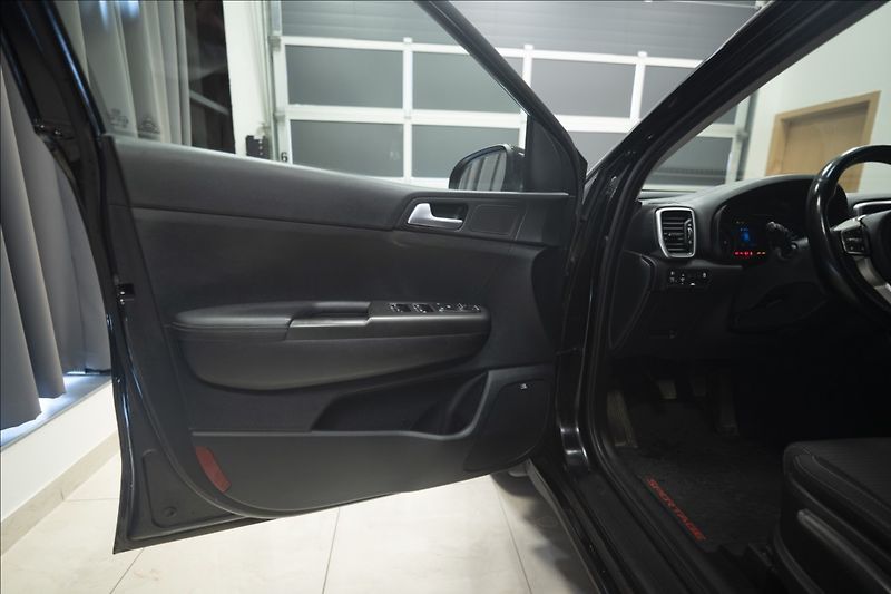 Kia Sportage 1,6 CRDi NAVI KAMERA VÝHŘEV ČR - fotka 18 z 49