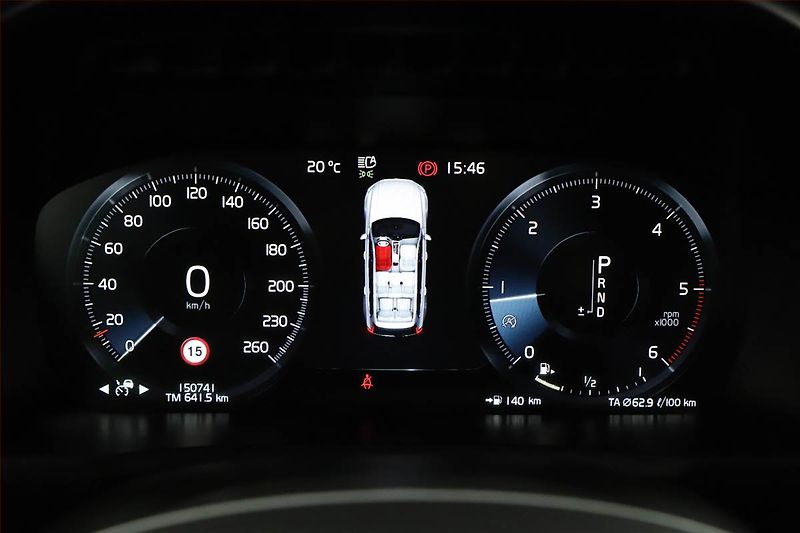 Volvo XC90 (2019) D5 AWD - fotka 8 z 30
