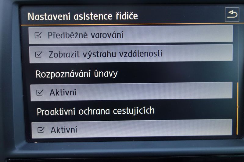 Volkswagen Passat 2.0TDi Highline 110kW DSG LED - fotka 14 z 23