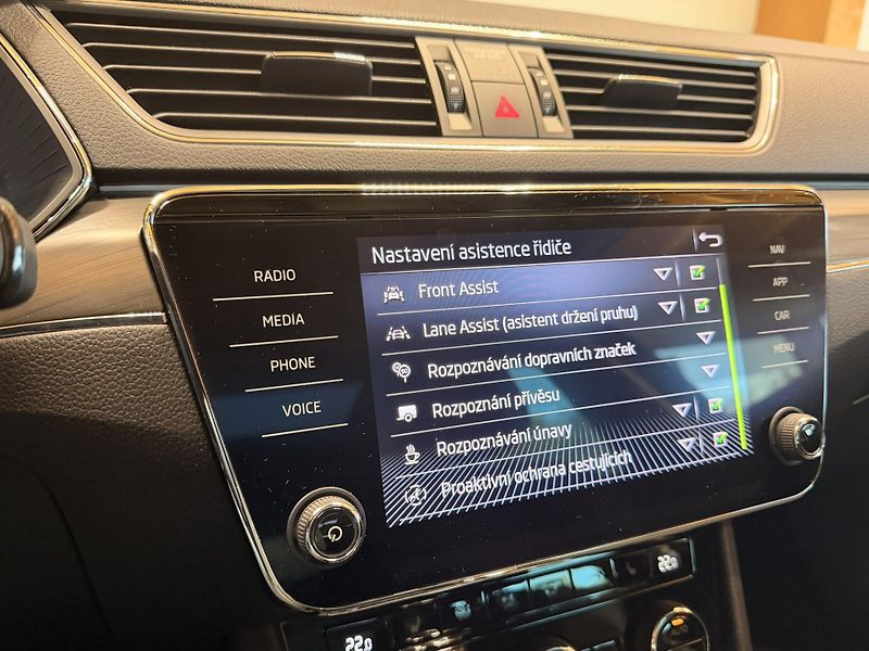Škoda Superb 2.0 TSi 206 Kw DSG 4x4 Scout - fotka 13 z 32