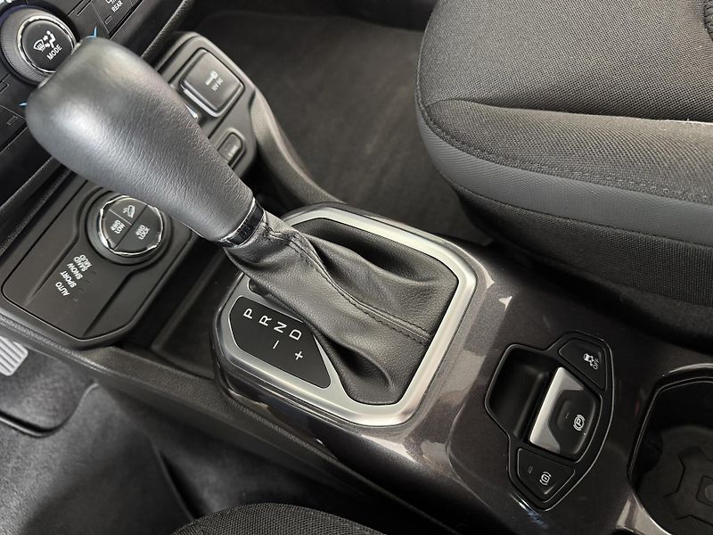 Jeep Renegade 1,3T 4xe*AWD*Distronic*Kamera - fotka 23 z 34