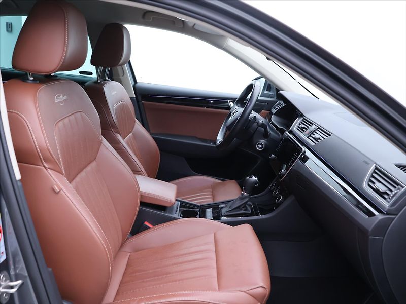 Škoda Superb 2,0 TDI 110kW L&K DSG DPH CZ - fotka 12 z 37