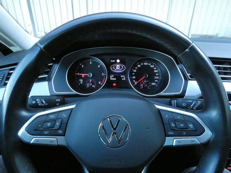 Volkswagen Passat Business Premium 2.0 TDI 110KW - fotka 22 z 30
