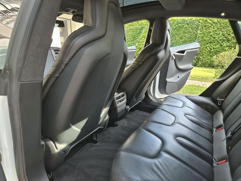 Tesla Model S (2017) 90D AWD Nabíjení zdarma - fotka 16 z 26