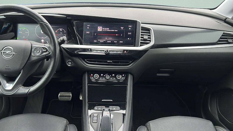 Opel Grandland Ultimate 4x4 PHEV 1.6L Turbo 8 - fotka 15 z 31