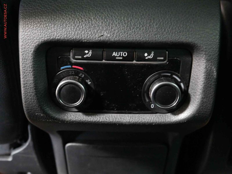 Volkswagen Sharan (2017) 2.0 TDi 4x4, 7míst, 2.maj,ČR - fotka 22 z 25