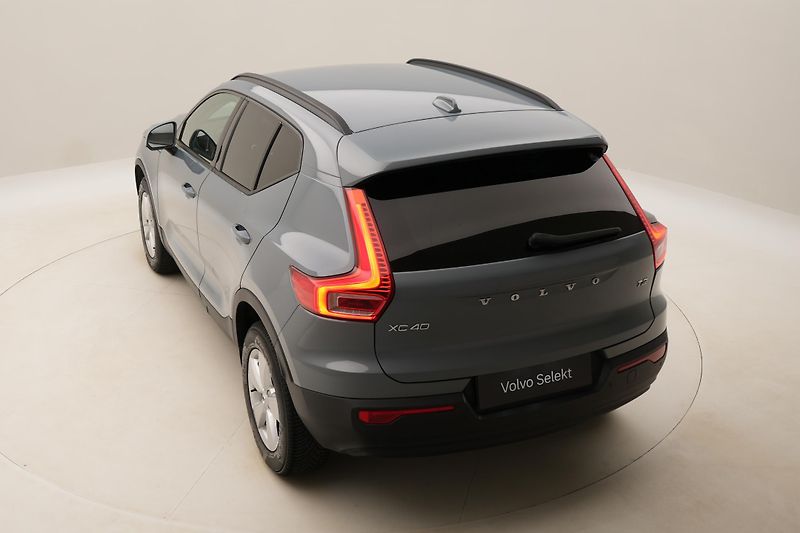 Volvo XC40 T2 KINETIC AUT - fotka 18 z 39