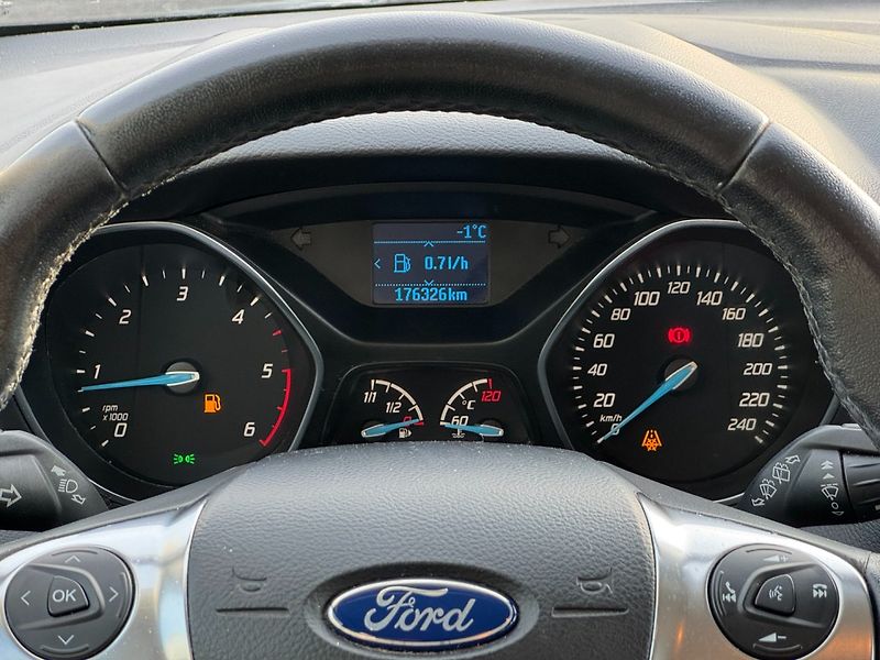 Ford Focus (2013) Trend 1.6 TDCi - fotka 17 z 29