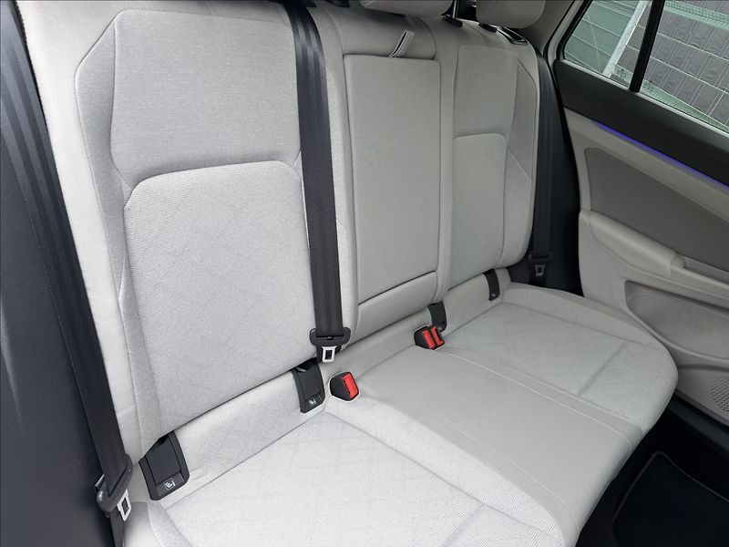 Volkswagen Golf VIII 2.0 TDI Life Matrix/Panor - fotka 25 z 28
