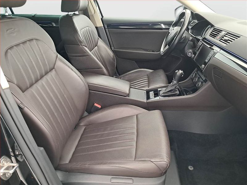 Škoda Superb (2015) Laurin&Klement 2.0 TDI 4x4 - fotka 9 z 22