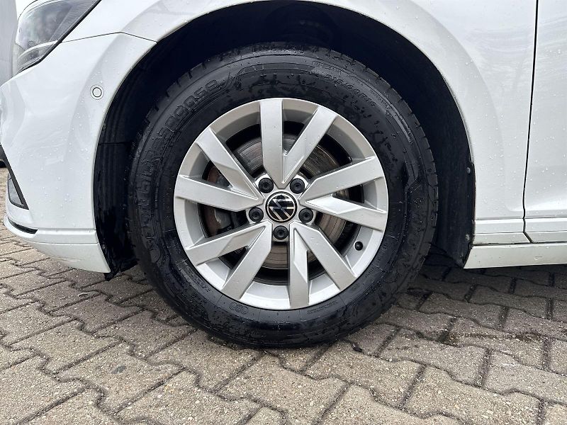 Volkswagen Passat (2021) Variant 2.0 TDI DSG Business - fotka 30 z 34