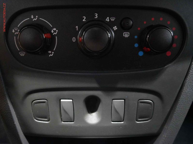 Dacia Sandero (2019) 1.0i, TZ - fotka 14 z 15