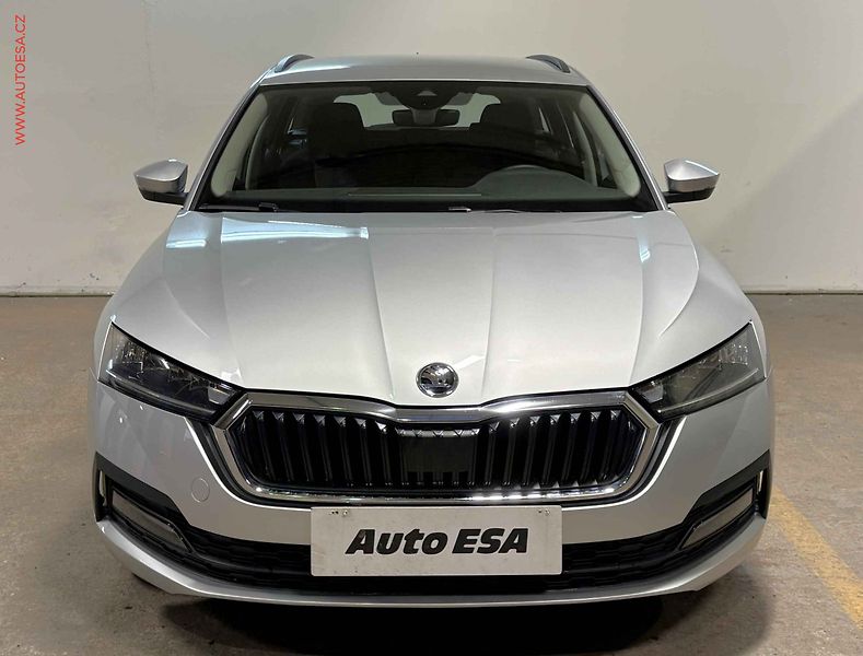 Škoda Octavia (2022) 2.0 TDi, ČR, LED, ACC - fotka 2 z 15