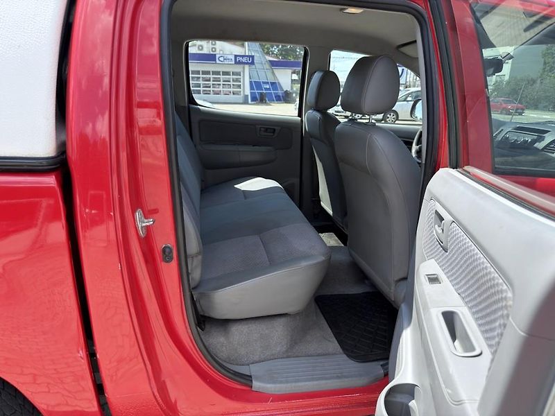 Toyota Hilux 2.5 D-4D 4x4 - fotka 10 z 14