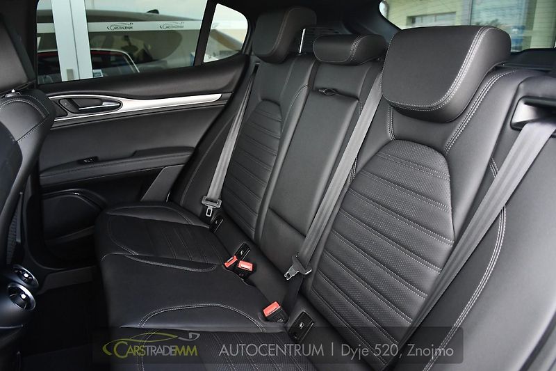 Alfa Romeo Stelvio 2.2 Diesel 16V 154kW Veloce Q4 - fotka 16 z 44