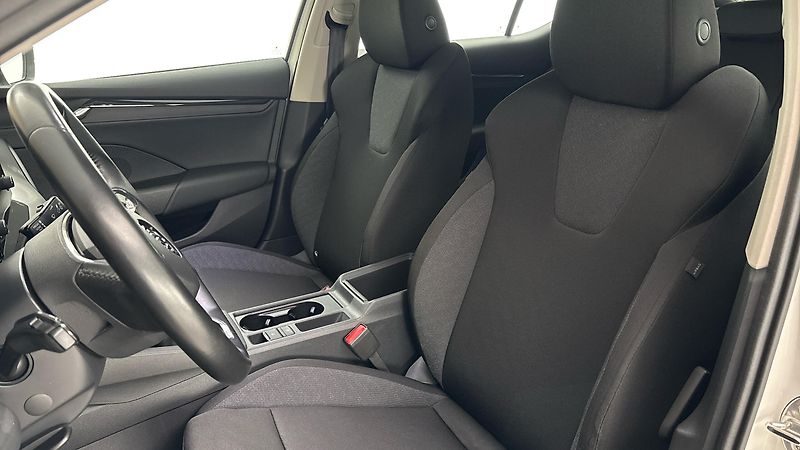 Škoda Octavia 2.0 TDI Active - fotka 15 z 24