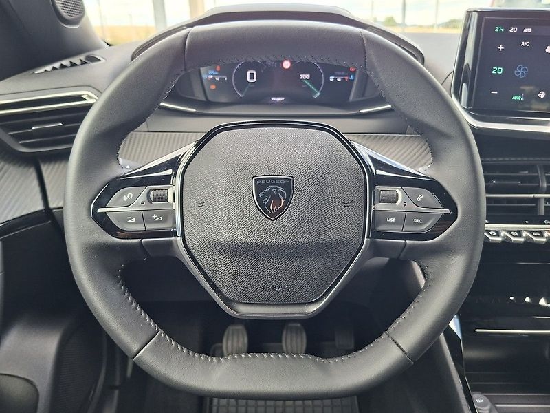 Peugeot 2008 ALLURE 1,2 PT 100k M6 - fotka 19 z 27