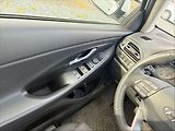 Hyundai i30 1,5 T Family Smart AT - náhled 9