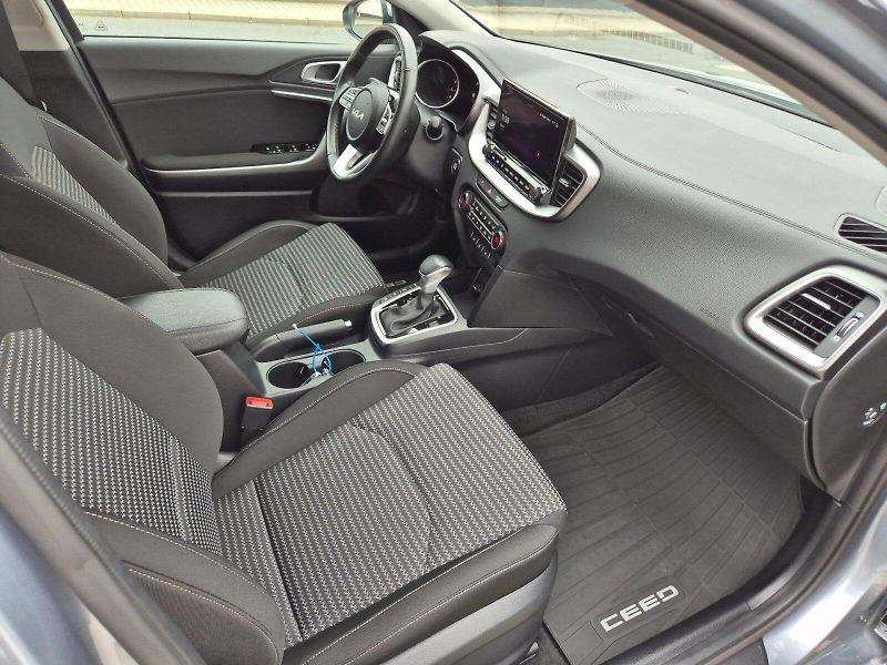 Kia Ceed (2025) SW TOP+Busines 1.5TGD-i 103kW - fotka 14 z 35