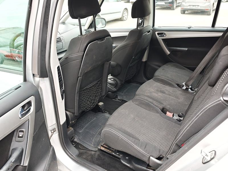 Citroën Grand C4 Picasso (2009) 1,6 TDI 80 KW 7Míst - fotka 12 z 32