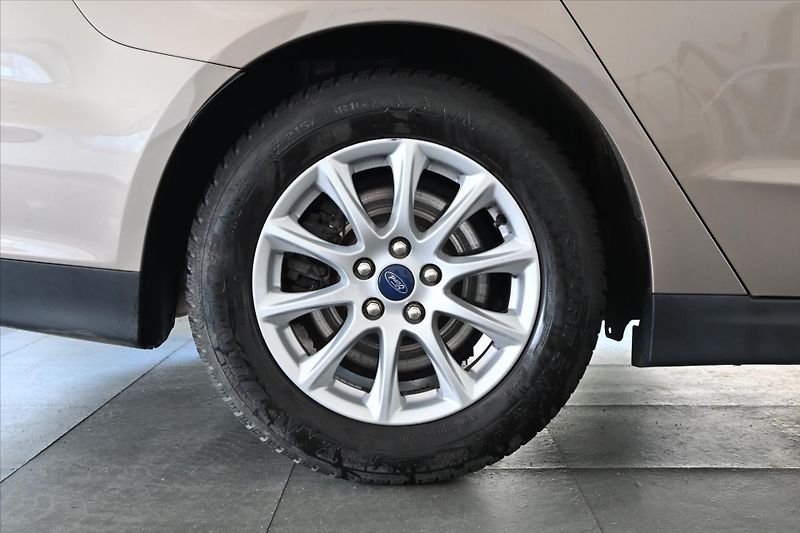 Ford Mondeo 2,0 EcoBlue 110 kW Business Zá - fotka 29 z 29