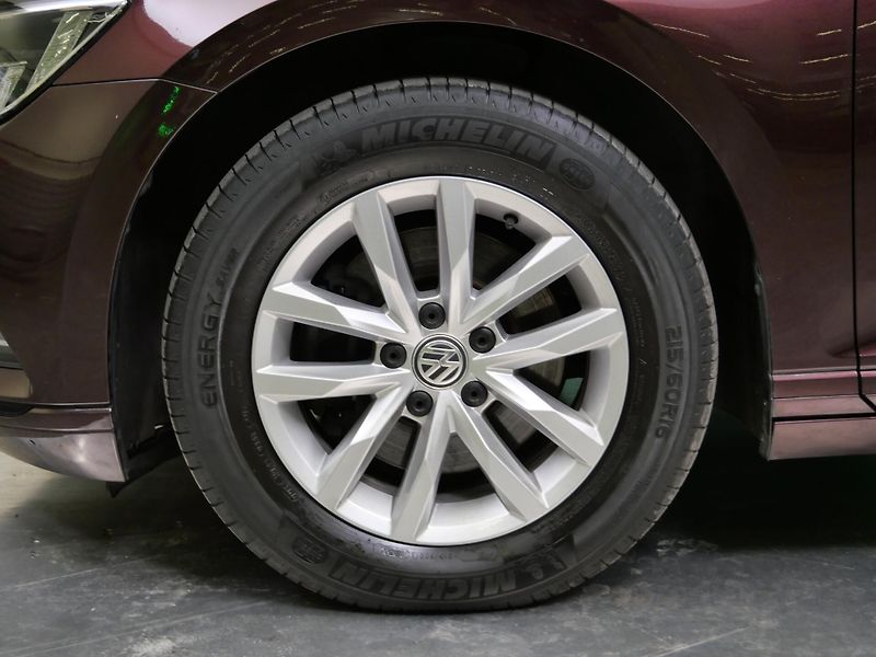 Volkswagen Passat - fotka 10 z 25