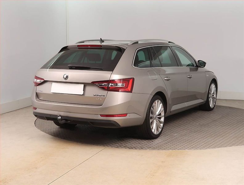Škoda Superb (2017) Laurin&Klement 2.0 TDI, 4X4 - fotka 5 z 18