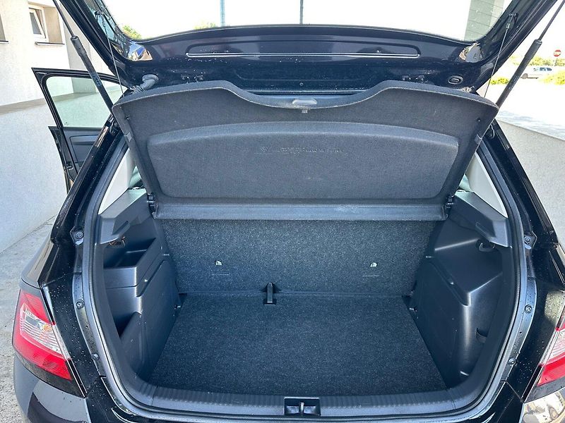 Škoda Fabia (2019) 1.0MPi APP, VÝHŘEV SED. - fotka 14 z 14