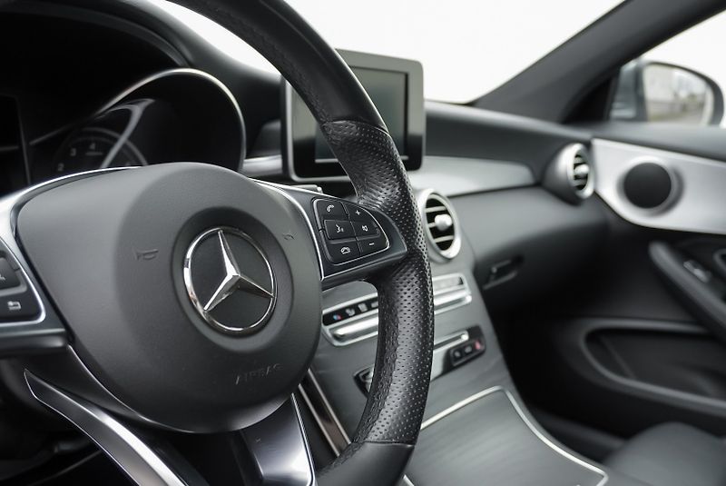 Mercedes-Benz Třídy C C 180 COUPE AMG - fotka 29 z 37