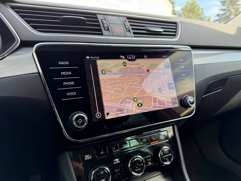 Škoda Superb combi Style Plus 2,0 TSI 140 k - fotka 19 z 32