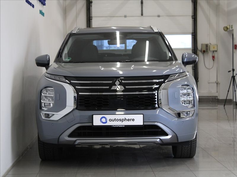 Mitsubishi Outlander 2,4 PHEV AWD Instyle 12tkm! - fotka 2 z 31