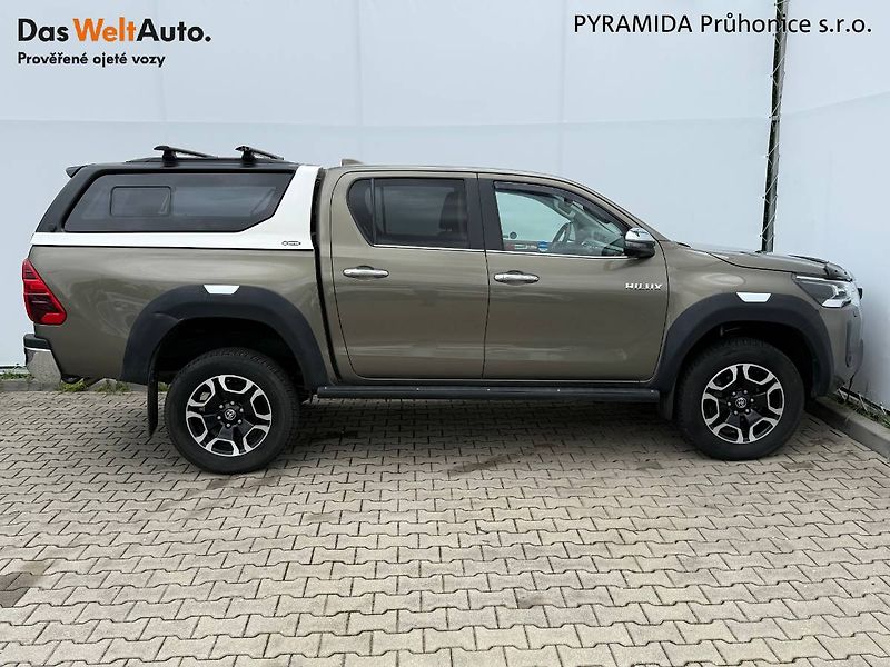 Toyota Hilux (2024) 2.8 D-4D 150 kW Executive 4x4 - fotka 6 z 25