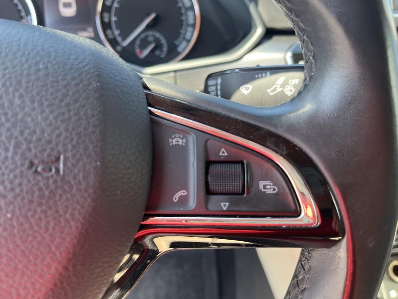 Škoda Superb 2.0 TDi DSG Style Plus - fotka 30 z 38
