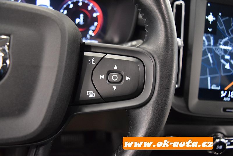 Volvo XC40 T2 MOMENTUM AUTOMAT-DPH - fotka 30 z 50