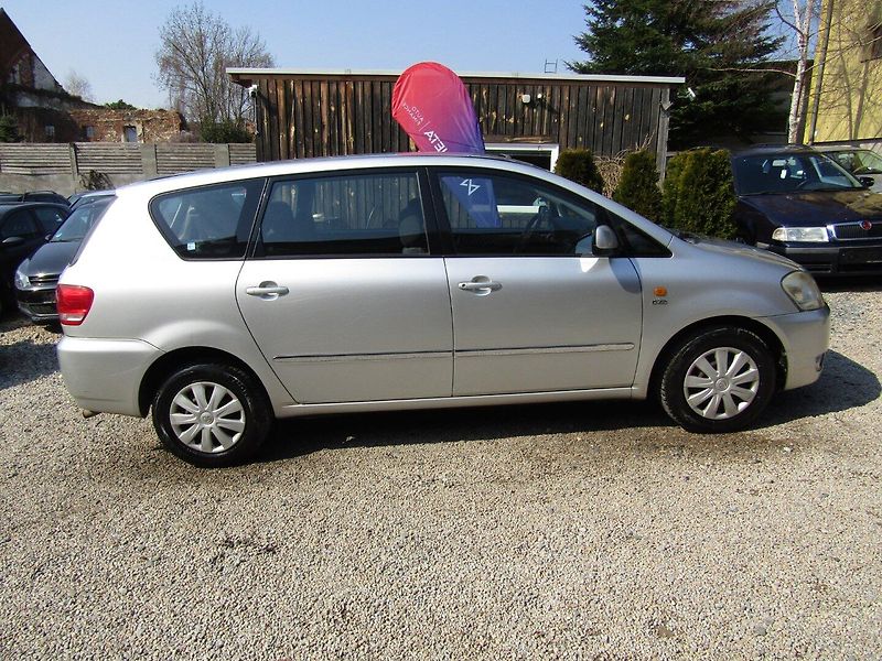 Toyota Avensis Verso (2003) 2.0 D-4D 85kW BEZ KOROZE A DPF - fotka 9 z 30