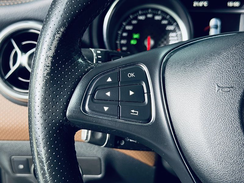 Mercedes-Benz Třídy A (2016) 180D*KAMERA*KEYLESS - fotka 18 z 39